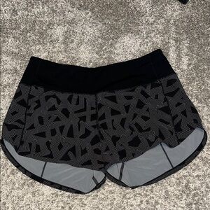 Black Patterned Lululemon Shorts (Tall 6)